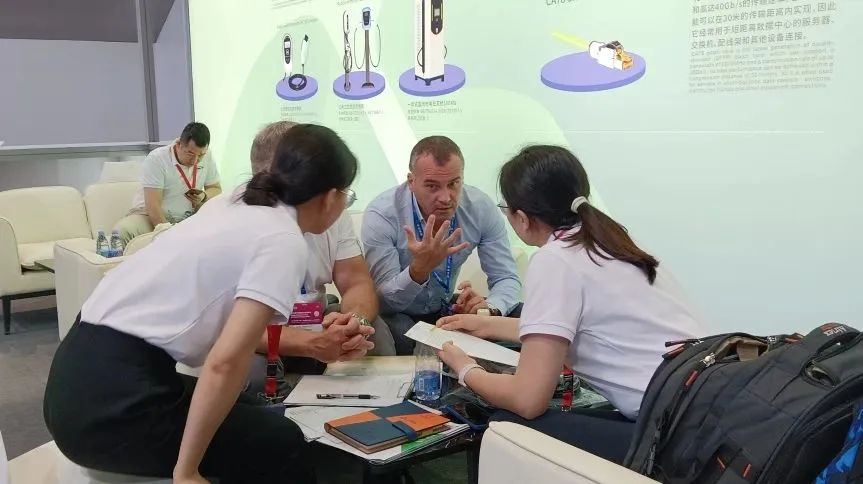 2025新澳门免费原料宝典