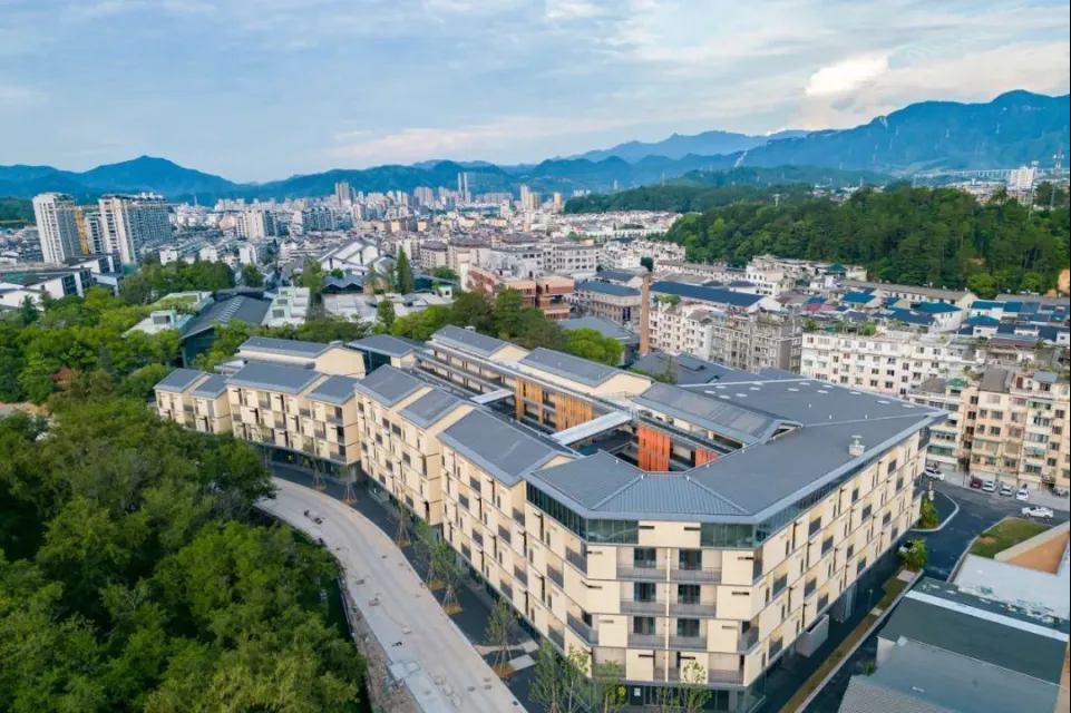 2025新澳门免费原料宝典