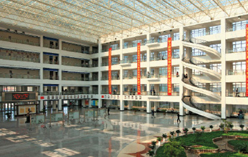 大庆实验中学教学楼大厅